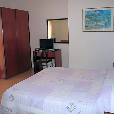 Nuovo San Martino Snc Καζαλέκιο ντι Ρένο